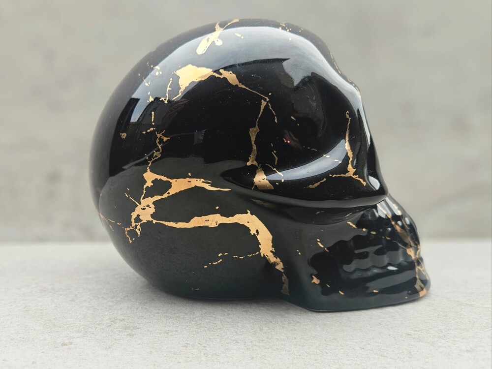 NWT Black & Gold Skull Halloween Decor Glossy Ceramic Gothic Skull Figurine - Picture 3 of 5